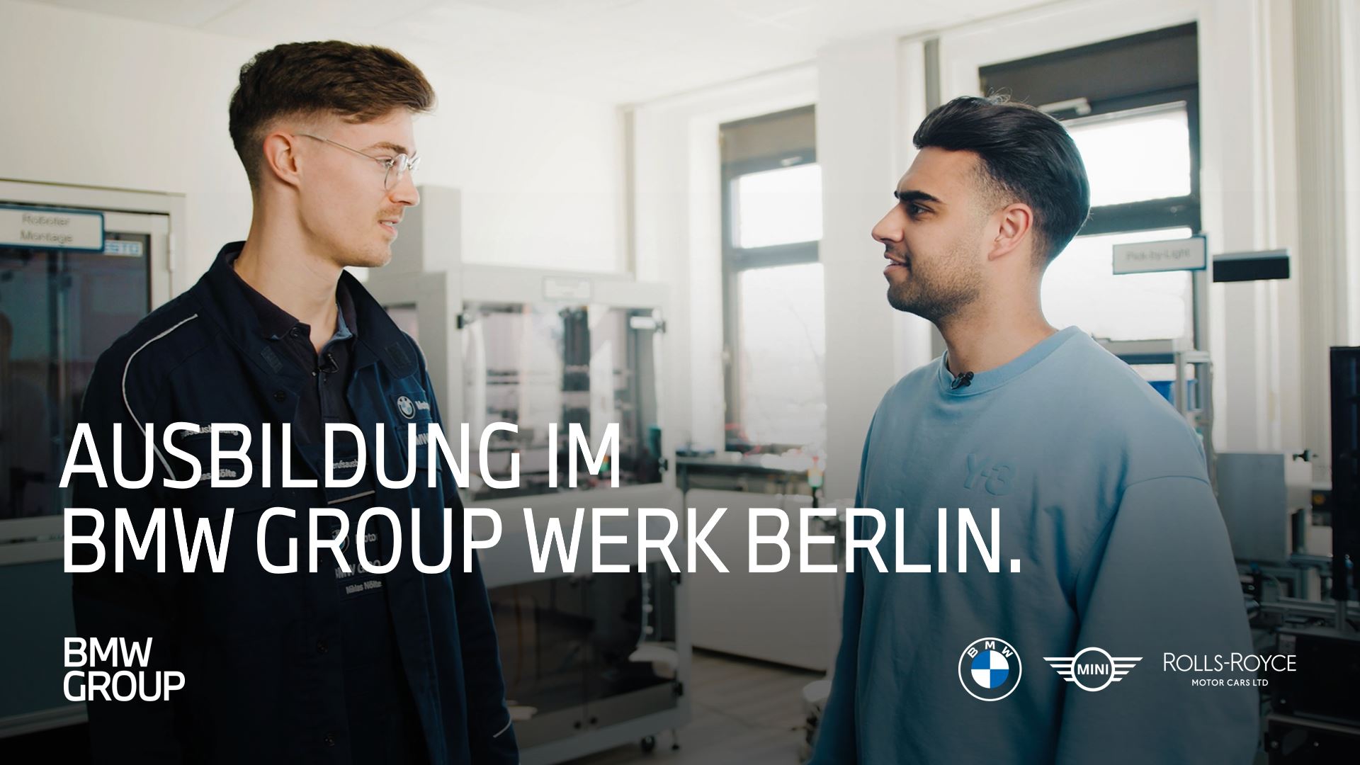 Zwei Auszubildende im Gespräch über die Ausbildung bei der BMW Group.
