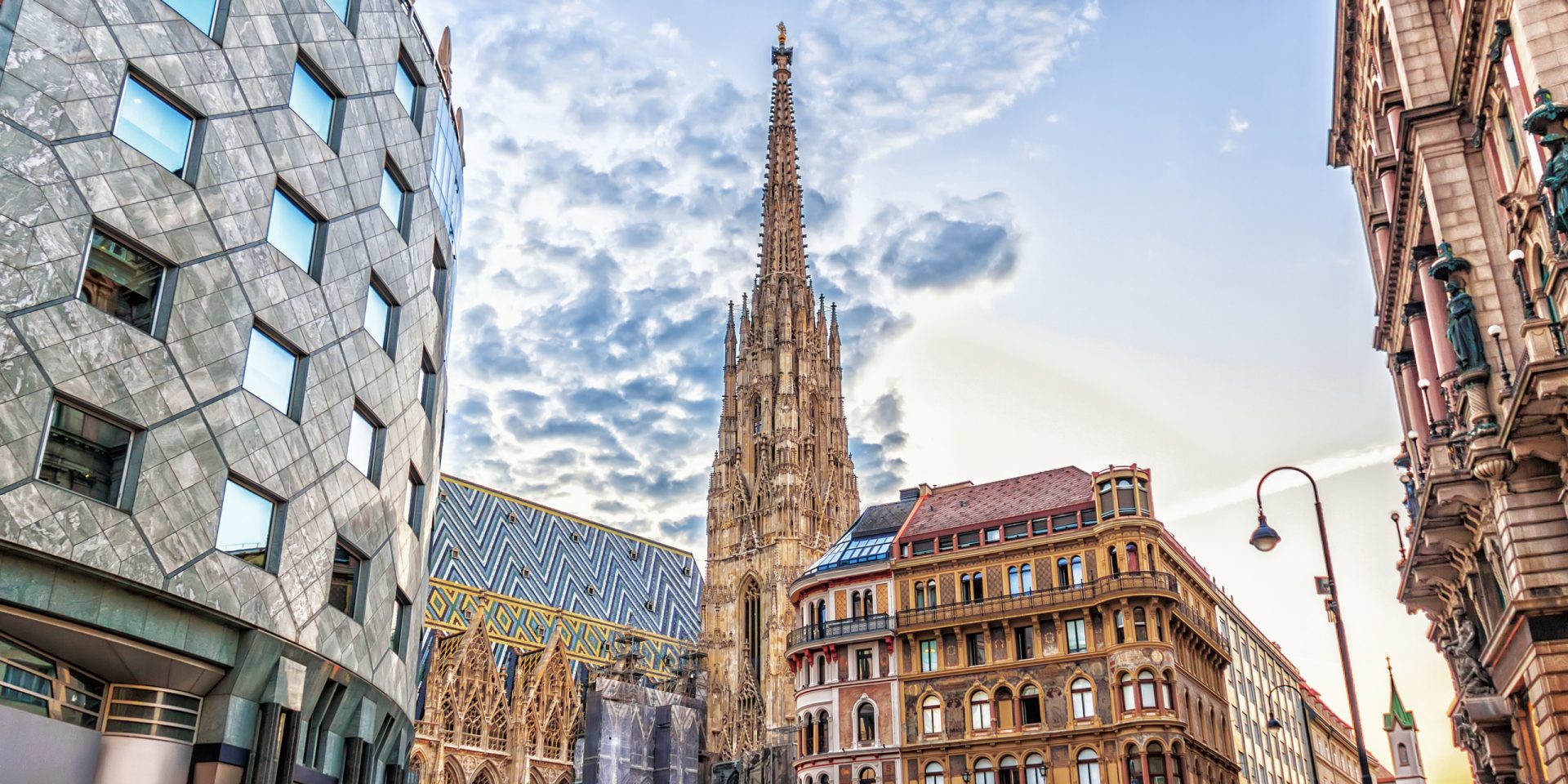 The photo shows St. Stephen's Cathedral in Vienna.